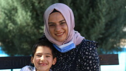 Oğlunun sağlığına kavuşması için her fırsatta Türkiye’nin yolunu tutuyor