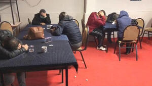Antalya’da kumar oynayan ve Kovid-19 tedbirlerini ihlal eden 10 kişiye para cezası verildi