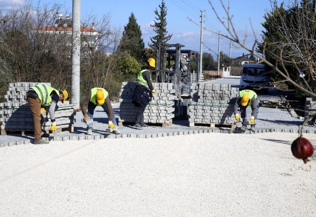 Döşemealtı Belediyesinden Yeşilbayır’a parke ve yol çalışması