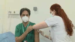 Antalya, Muğla, Isparta ve Burdur’da sağlık çalışanlarına CoronaVac aşısının ikinci dozu yapılmaya başlandı