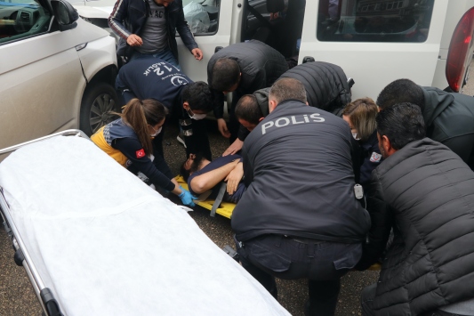 Adana’da trafik kazasında 2’si polis 3 kişi yaralandı