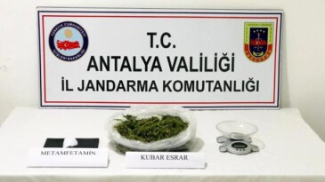 Jandarmadan uyuşturucu satıcılarına suçüstü