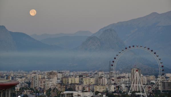 Antalya’da ‘Süper Ay’ manzarası