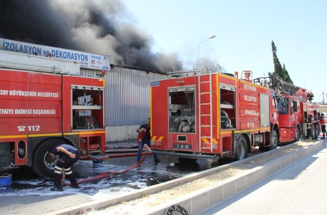 İzolasyon malzemesi üretim atölyesinde çıkan yangın söndürüldü