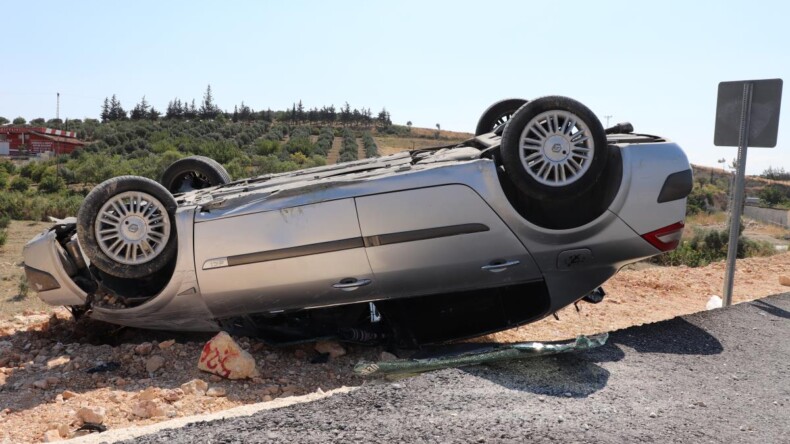 Hatay’da takla atan otomobilin sürücüsü yaralandı