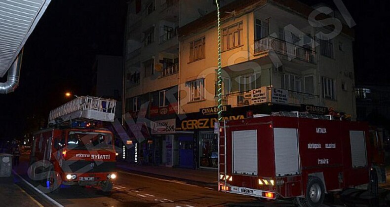 Serik’te sokak lambasında çıkan yangın söndürüldü