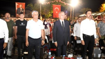 Kemer’de sabah ezanına kadar demokrasi nöbeti tutuldu