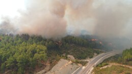 Manavgat’taki orman yangınlarına müdahale sürüyor