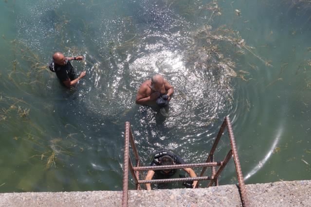Adana’da yüzmenin yasak olduğu alanda Seyhan Nehri’ne giren kişiyi dalgıç polisler sudan çıkardı