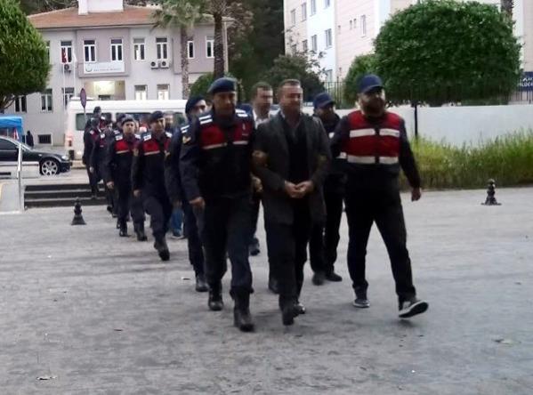 Ağır ceza mahkemesi hakimi, yargıladığı sanıkla içki masasında