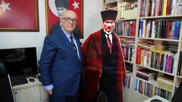 Noterlikten emekli oldu Atatürk Kütüphanesi kurdu