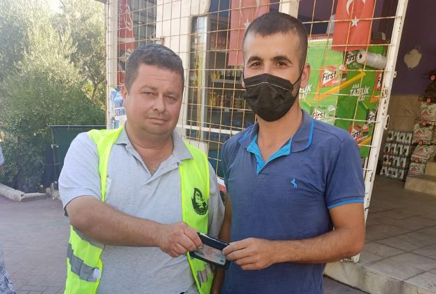 Antalya’da temizlik işçisi bulduğu cüzdanı sahibine ulaştırdı