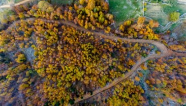 Amanos Dağları’ndaki sonbahar güzelliği drone görüntülerine yansıdı