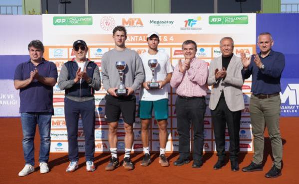 Rus tenisçi Tiurnev Antalya’da şampiyon