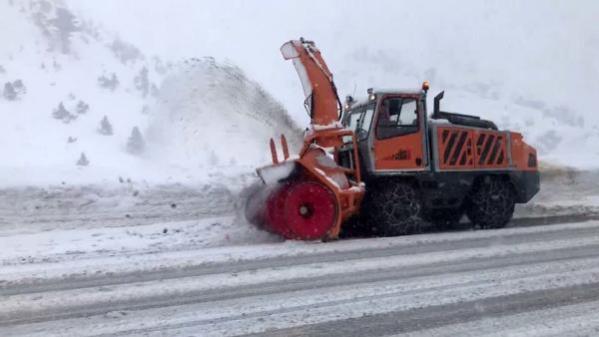 Antalya’da kar yağışı ulaşımı aksattı