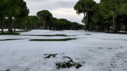 Aniden bastıran dolu Antalya’da golf sahalarını beyaza bürüdü