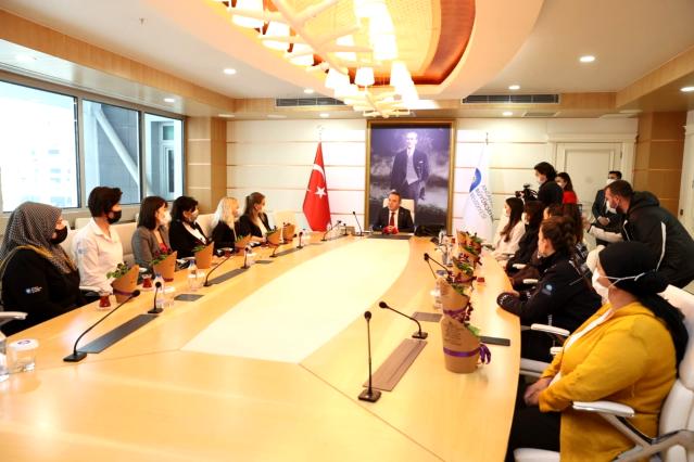 Antalya Büyükşehir Belediyesi kadın çalışanlarına 8 Mart izni