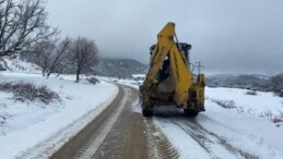 Hatay’da kar nedeniyle kapanan mahalle yolları ulaşıma açıldı