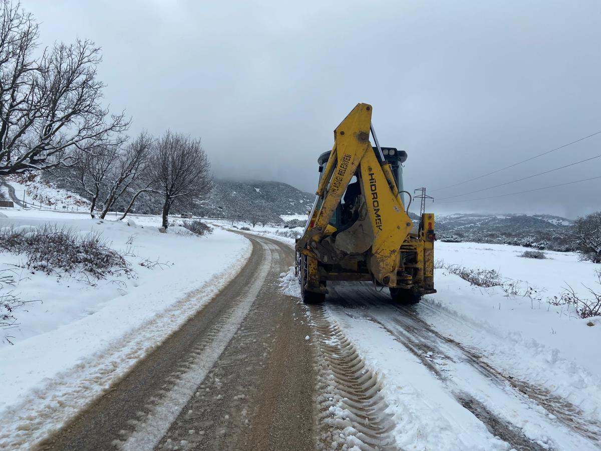 Hatay’da kar nedeniyle kapanan mahalle yolları ulaşıma açıldı