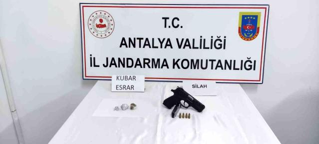 Antalya’da yol kontrolünde uyuşturucu ve silah ele geçirildi