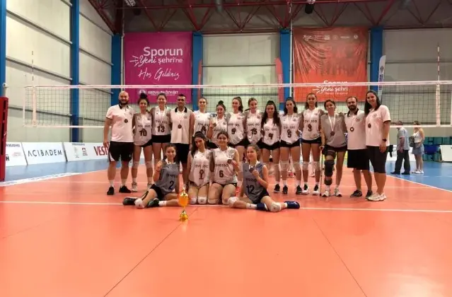 Döşemealtı Küçük Kız Voleybol Takımı Türkiye üçüncüsü oldu
