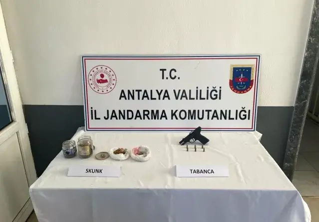 Turistlere uyuşturucu madde satan şüpheli yakalandı