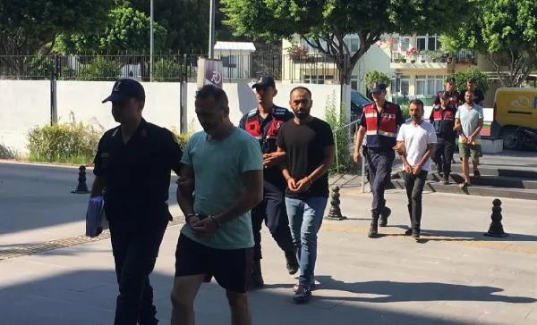 Antalya’da 20 kaçak göçmen yakalandı, 3 organizatör tutuklandı