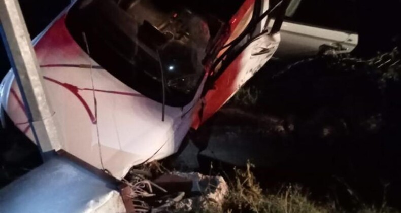 Mersin’de elektrik direğine çarparak takla atan otomobilin sürücüsü yaralandı