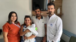 Isparta’da 830 gram doğan bebeklerini 91 gün sonra kucaklarına aldılar