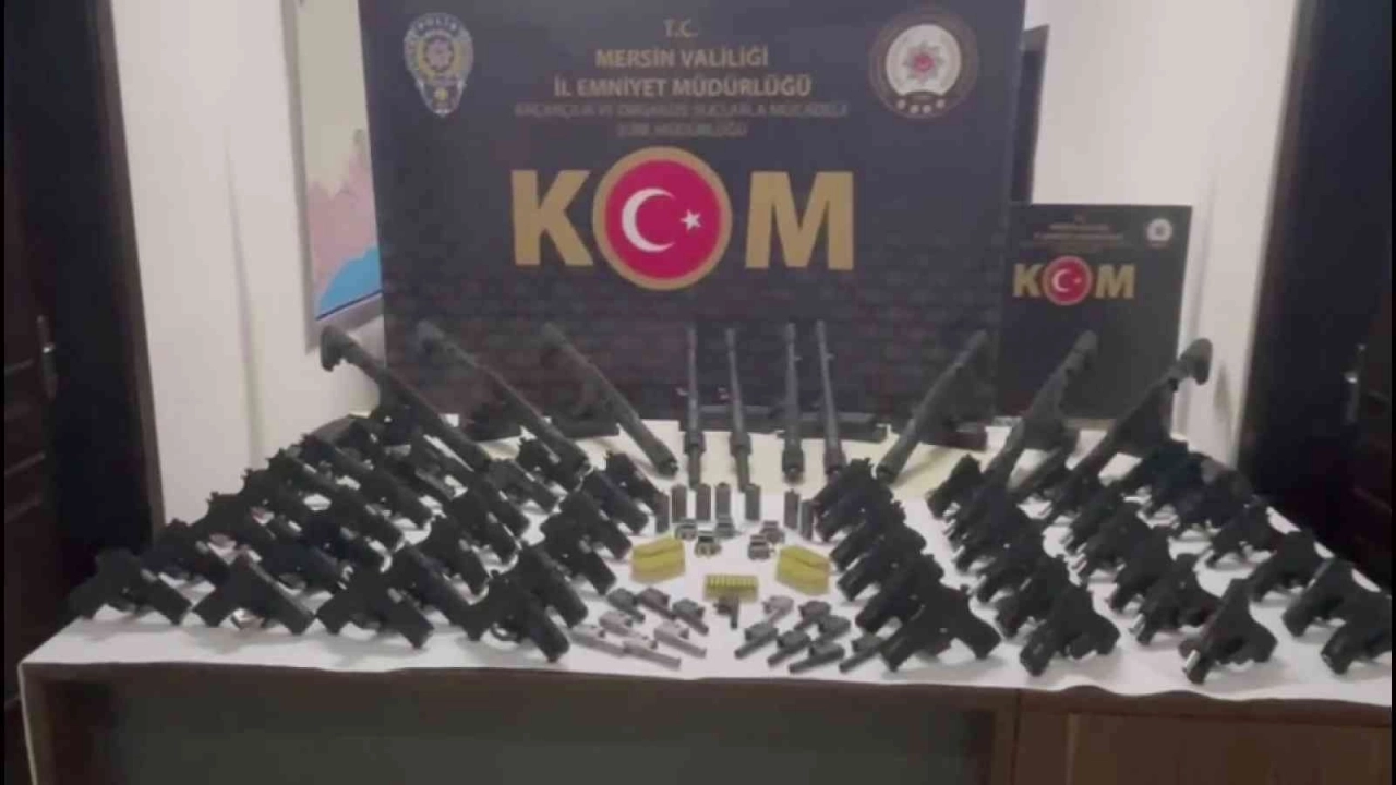 Mersin’de silah kaçakçılarına darbe: Suikast silahları da ele geçirildi