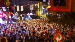 Antalya’da geceyi meşaleler aydınlattı