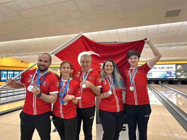 Milli Bowling Takımı Akdeniz Şampiyonasında Gümüş Madalya Kazandı