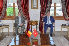 Romanya’nın Ankara Büyükelçisi Adana Valisi’ni ziyaret etti