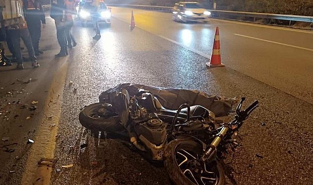 Antalya’da park halindeki kamyona çarpan motosiklet sürücüsü hayatını kaybetti