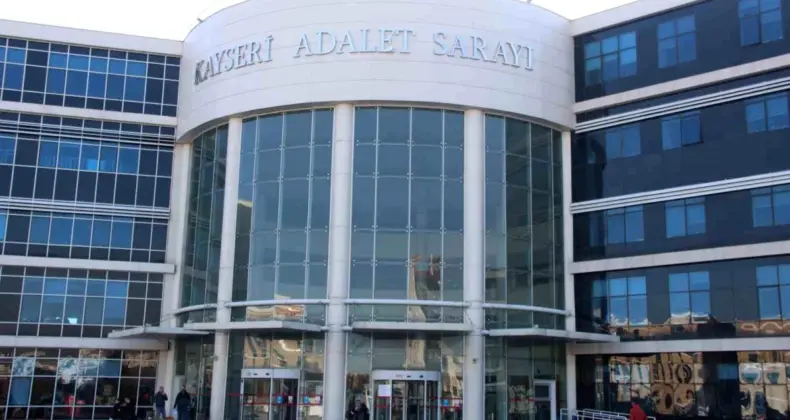 Karaman’da silahlı saldırı sonucu ölen kişinin katil zanlısının da aralarında bulunduğu 22 sanığın yargılaması Kayseri’de devam ediyor