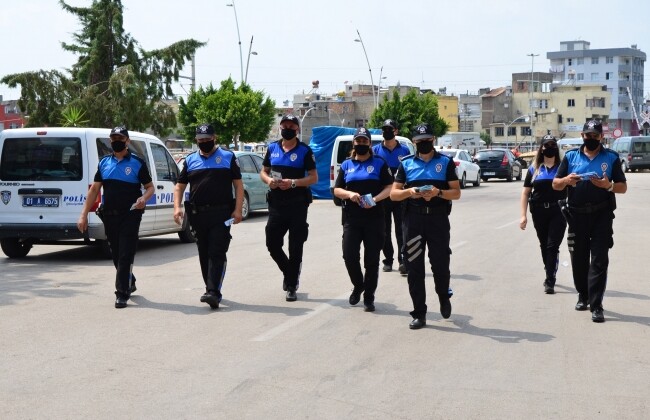 Adana’da polis ekipleri vatandaşları hırsızlık ve dolandırıcılık konusunda bilgilendirdi
