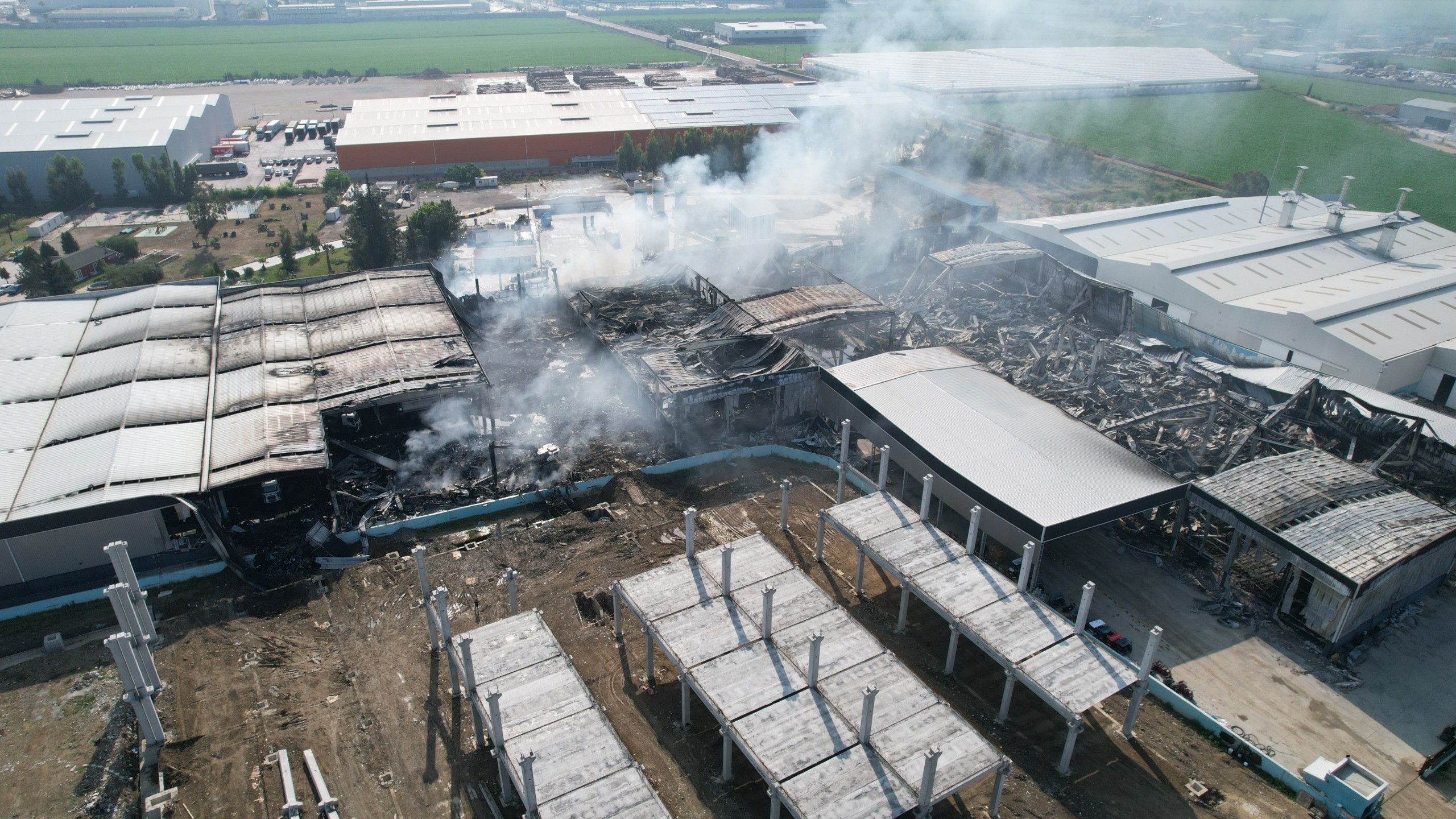 Adana’da Elektrikli Bisiklet Fabrikasında Büyük Yangın: Tahribat Ortaya Çıktı