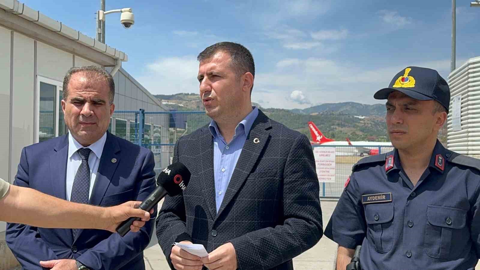 Gazipaşa-Alanya Havalimanı’nda Corendon Uçağının Lastiği Patladı