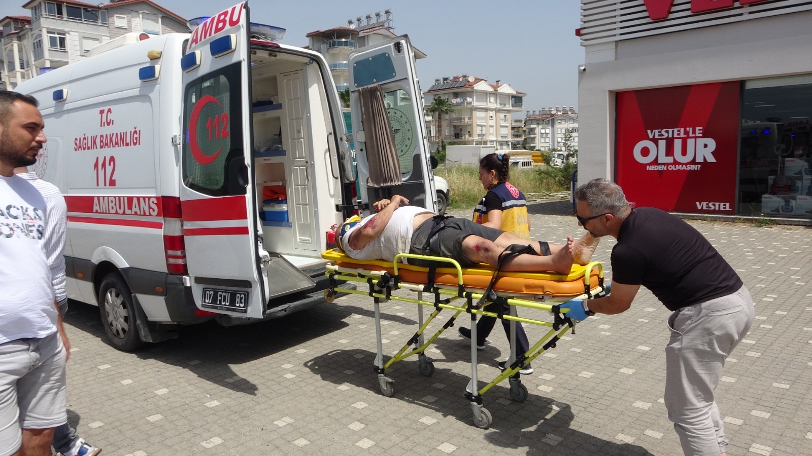 Manavgat Çevre Yolunda Motosiklet ve Otomobil Çarpışması: Bir Yaralı