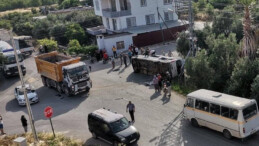 Mersin Erdemli’de Kamyon Minibüs Servisine Çarptı: Öğrenci Olmaması Faciayı Önledi