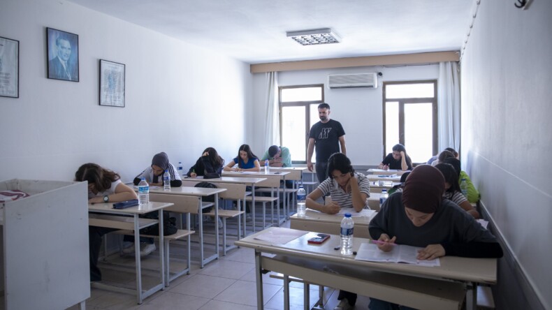 Mersin’de YKS Öncesi Son Deneme Sınavı Büyük Katılımla Gerçekleştirildi