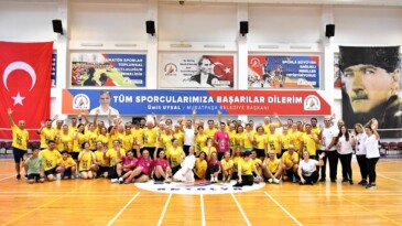 Antalya’da 7. Geleneksel Veteranlar Badminton Şenliği Başladı