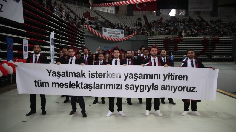 Akdeniz Üniversitesi’nde 293 Tıp Öğrencisi Hekimlik Yemini Etti