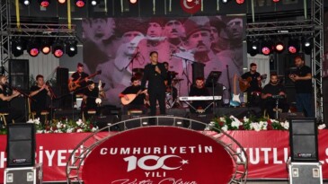 OSMANİYE’DE MUSTAFA YILDIZDOĞAN’DAN CUMHURİYET BAYRAMI 100.YILA SAYGI KONSERİ