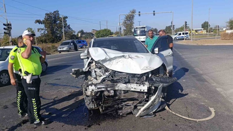 Arızalanan trafik ışıkları kazaya sebep oldu: 5’i çocuk, 9 yaralı – Akdeniz Haber, Akdeniz Haberleri, Akdeniz Gündem