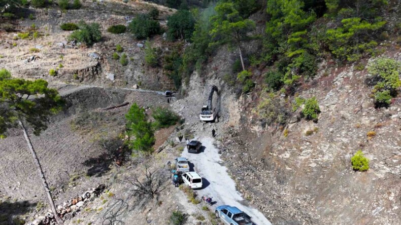 Heyelan nedeniyle kapanan yol tekrar açılıyor – Akdeniz Haber, Akdeniz Haberleri, Akdeniz Gündem