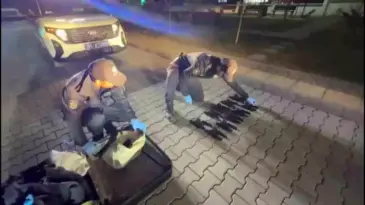 Adana’da Otobüsten 15 Ruhsatsız Tabanca Çıktı