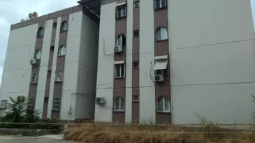 Adana’da Merdiven Çöktü, 20 Kişi Tahliye Edildi