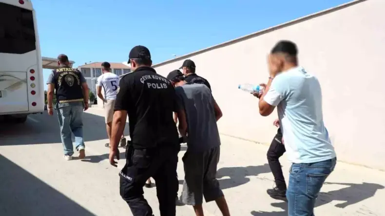Antalya’da Eş Zamanlı Operasyon: 80 Şahıs Yakalandı