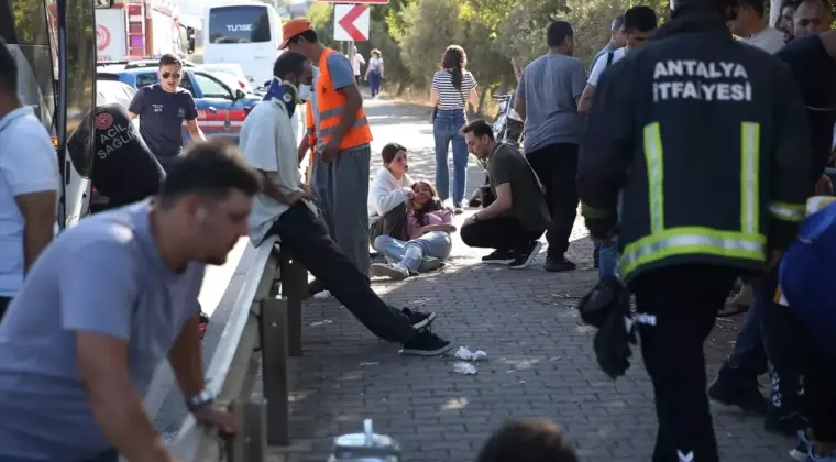 Alanya’da Midibüs Kazası: 15 Yaralı